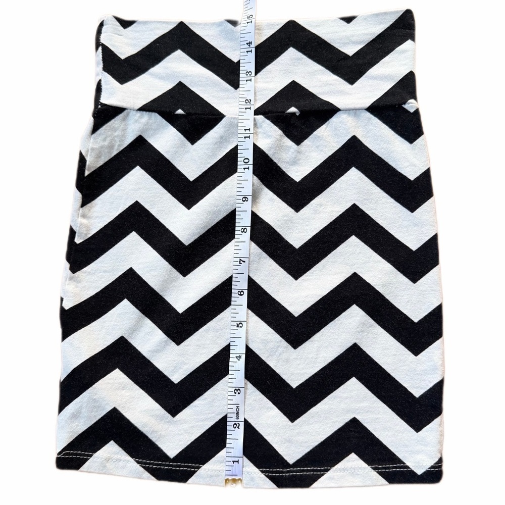 Charlotte Russe- Chevron Mini Skirt (sz xs) Like New - Picture 6 of 6